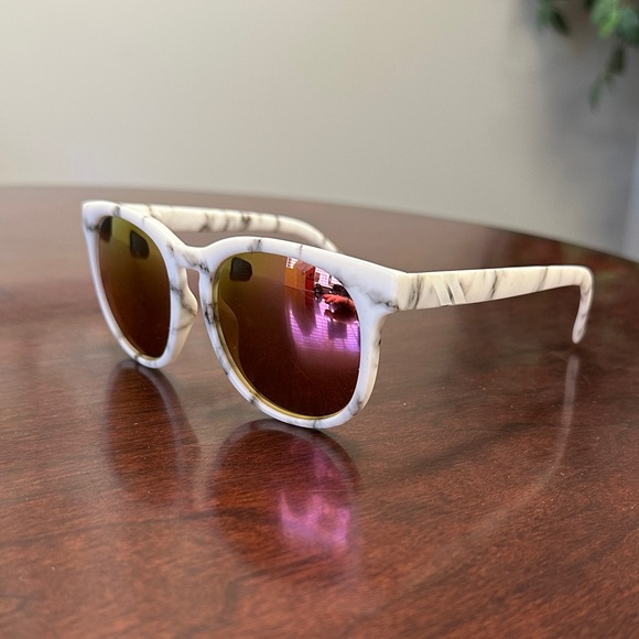Accessories - Blenders - “Alumni Queen” White Marble Frame Sunglasses w/ Mirrored Pink Lenses